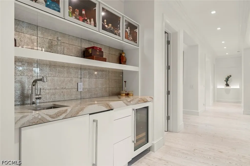 545 Lighthouse Way Sanibel FL 33957