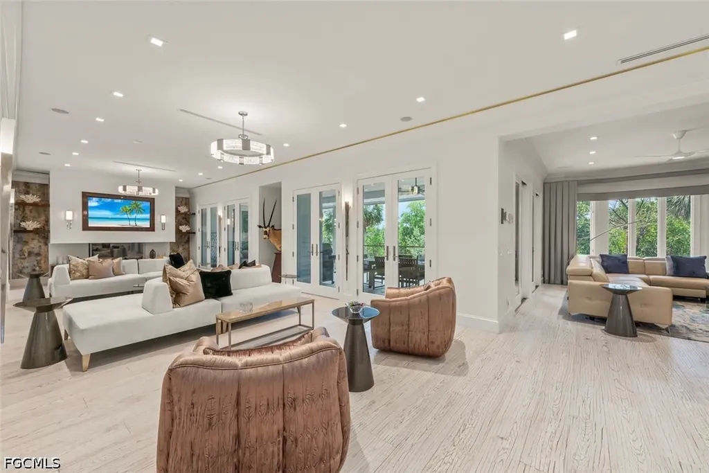 545 Lighthouse Way Sanibel FL 33957