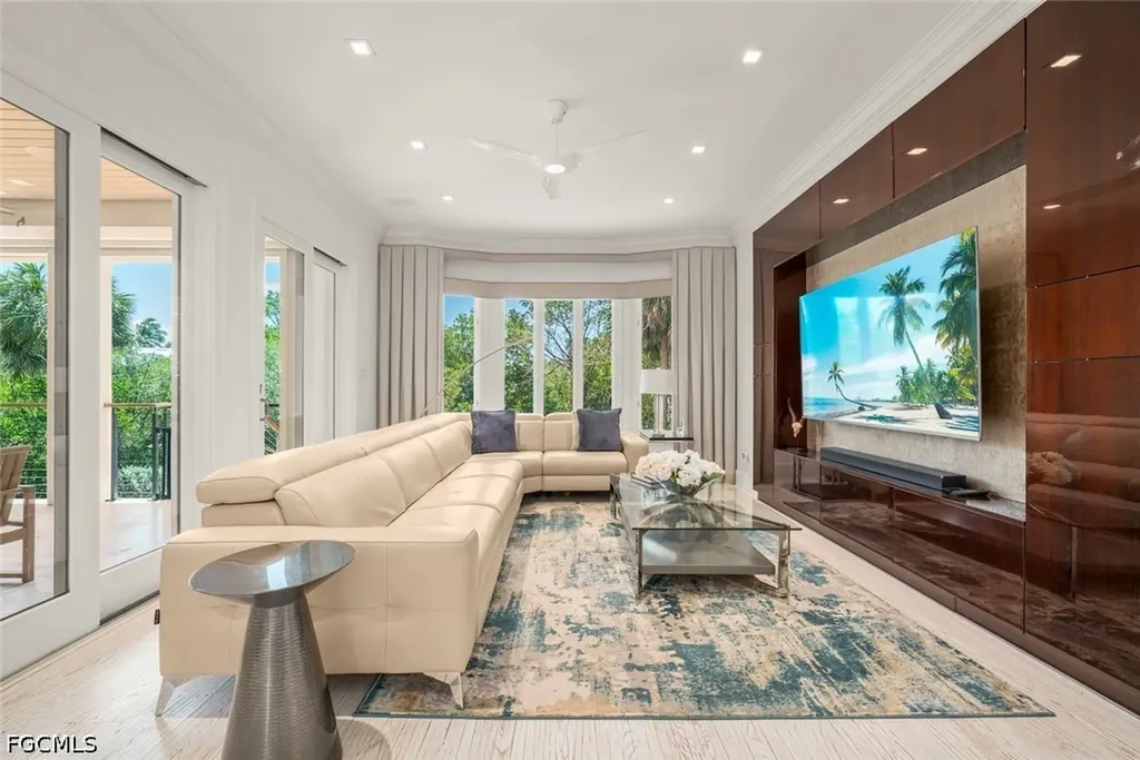 545 Lighthouse Way Sanibel FL 33957