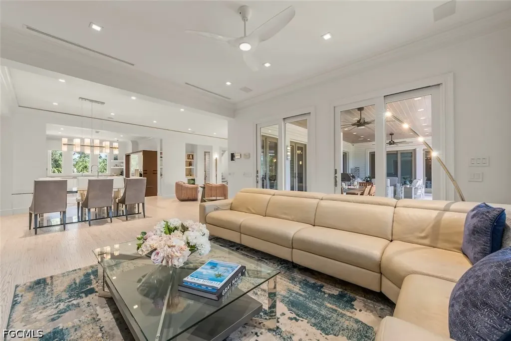 545 Lighthouse Way Sanibel FL 33957