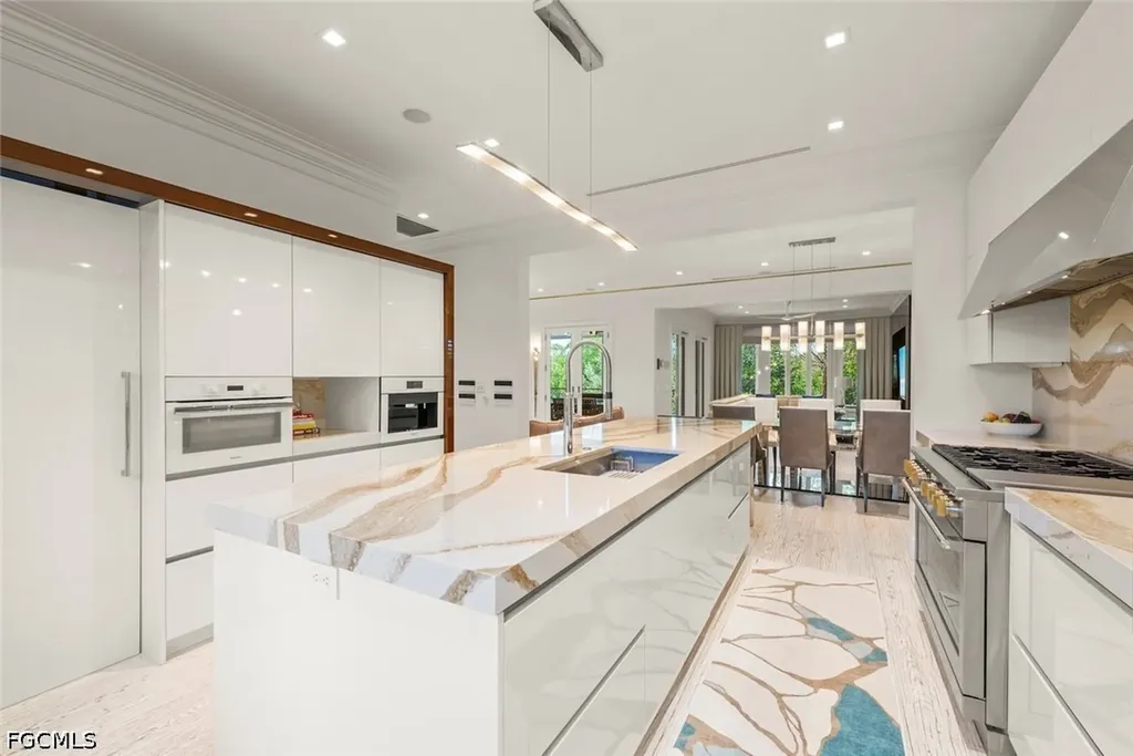 545 Lighthouse Way Sanibel FL 33957