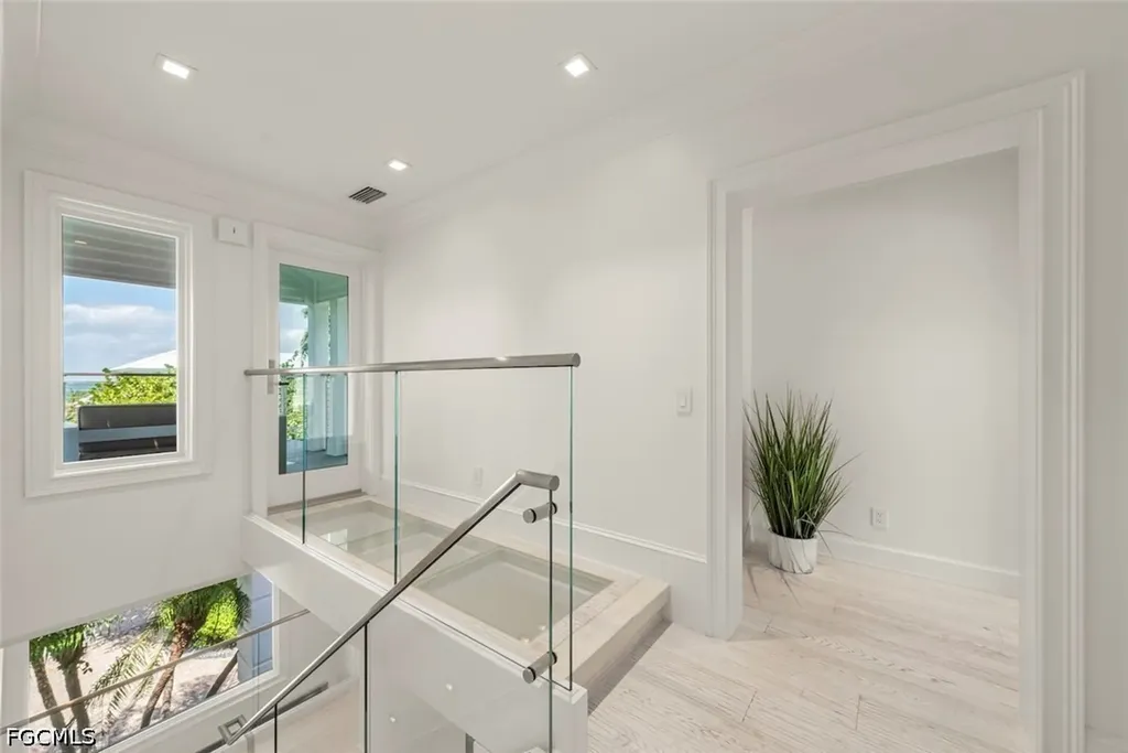 545 Lighthouse Way Sanibel FL 33957