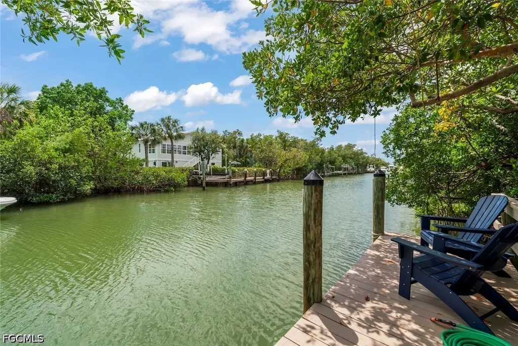 545 Lighthouse Way Sanibel FL 33957