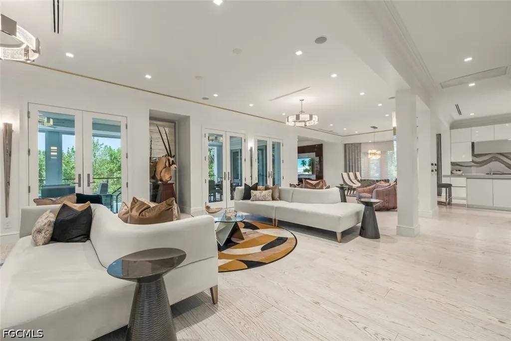 545 Lighthouse Way Sanibel FL 33957
