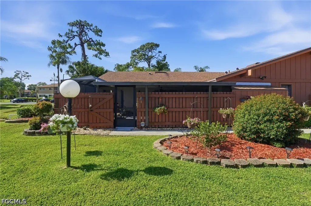5692 Foxlake Drive North Fort Myers FL 33917