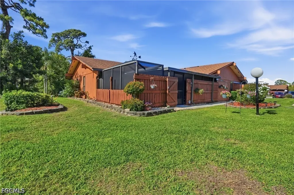 5692 Foxlake Drive North Fort Myers FL 33917