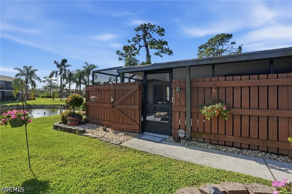 5692 Foxlake Drive North Fort Myers FL 33917