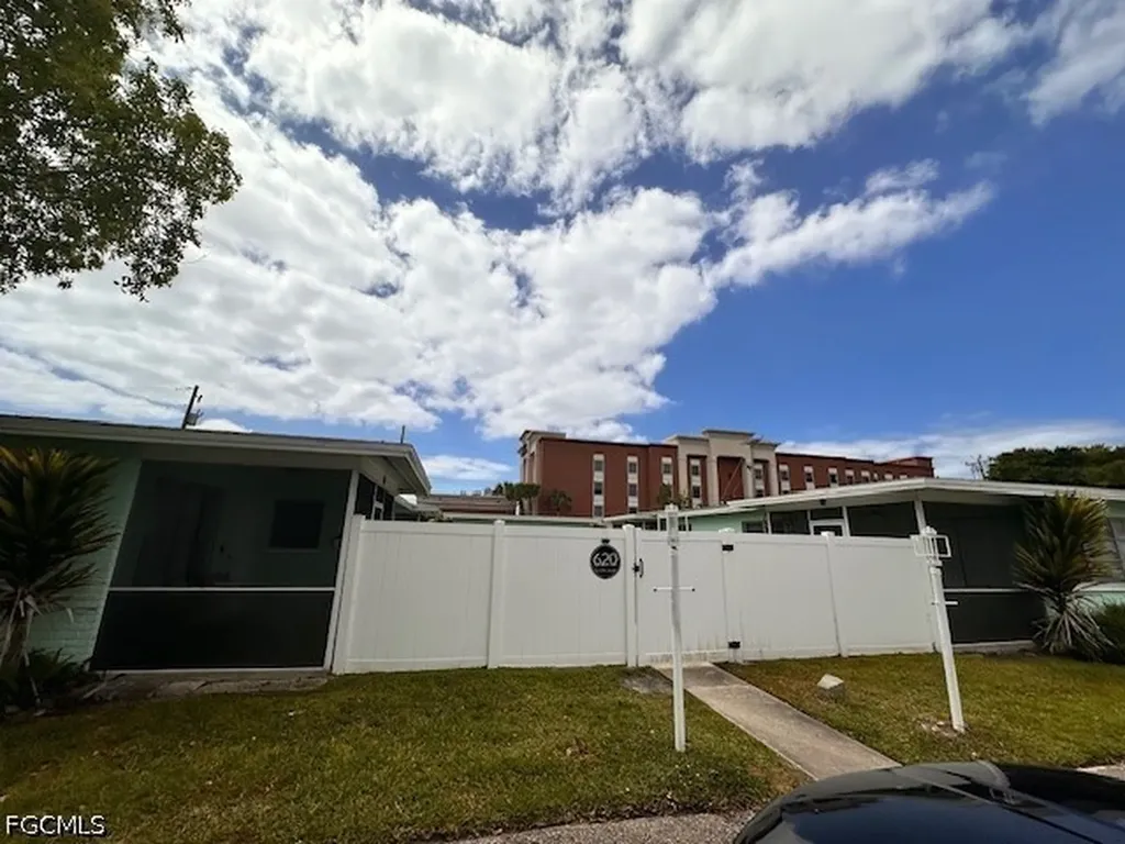 620 SE 47th Street Cape Coral FL 33904