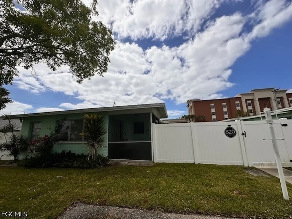 620 SE 47th Street Cape Coral FL 33904