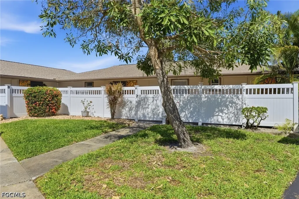 4289 Island Circle Fort Myers FL 33919