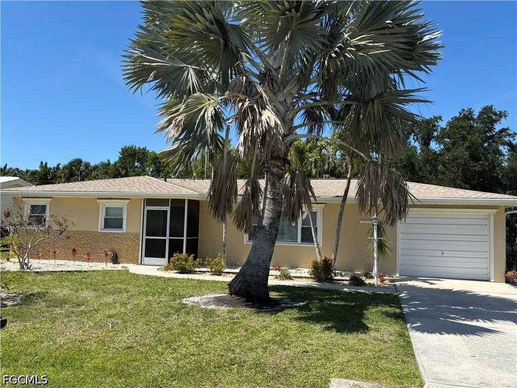 879 Lake Mcgregor Drive Fort Myers FL 33919