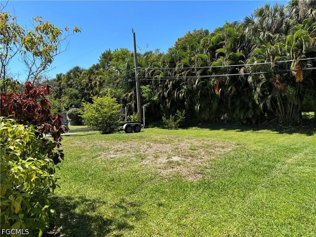 879 Lake Mcgregor Drive Fort Myers FL 33919
