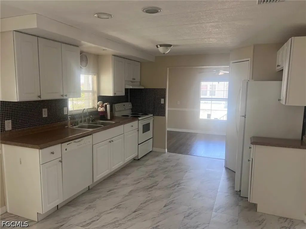 947 Strongbox Drive North Fort Myers FL 33917