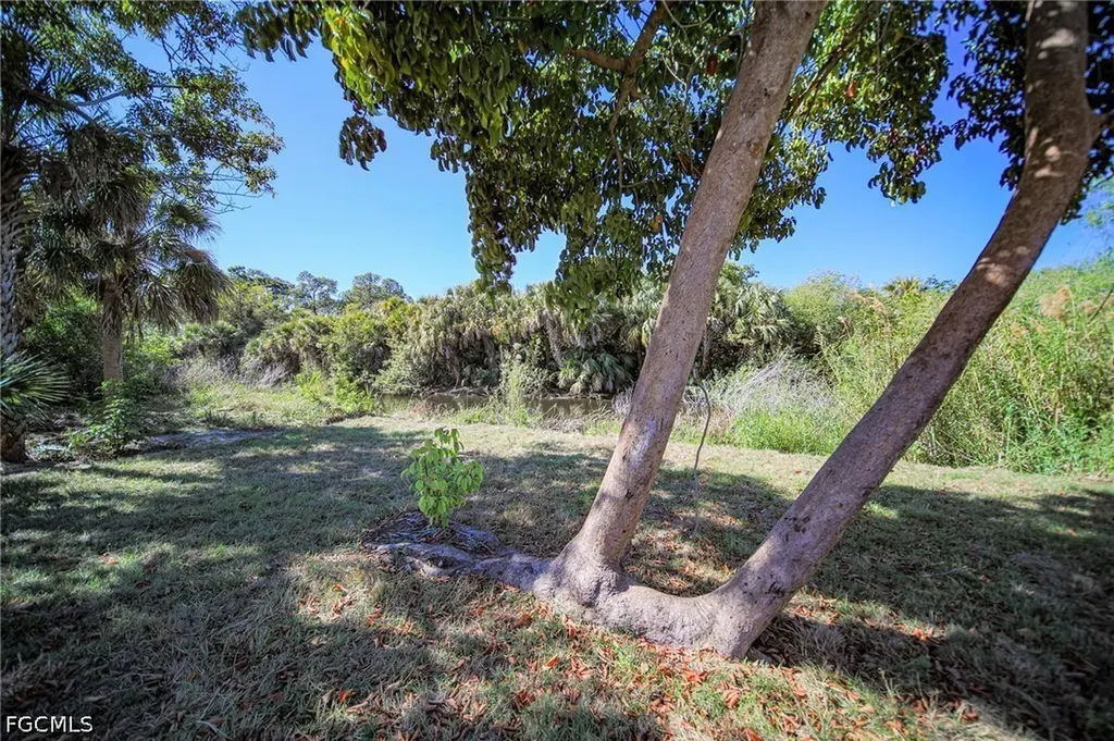 524 Empire Avenue S Lehigh Acres FL 33974