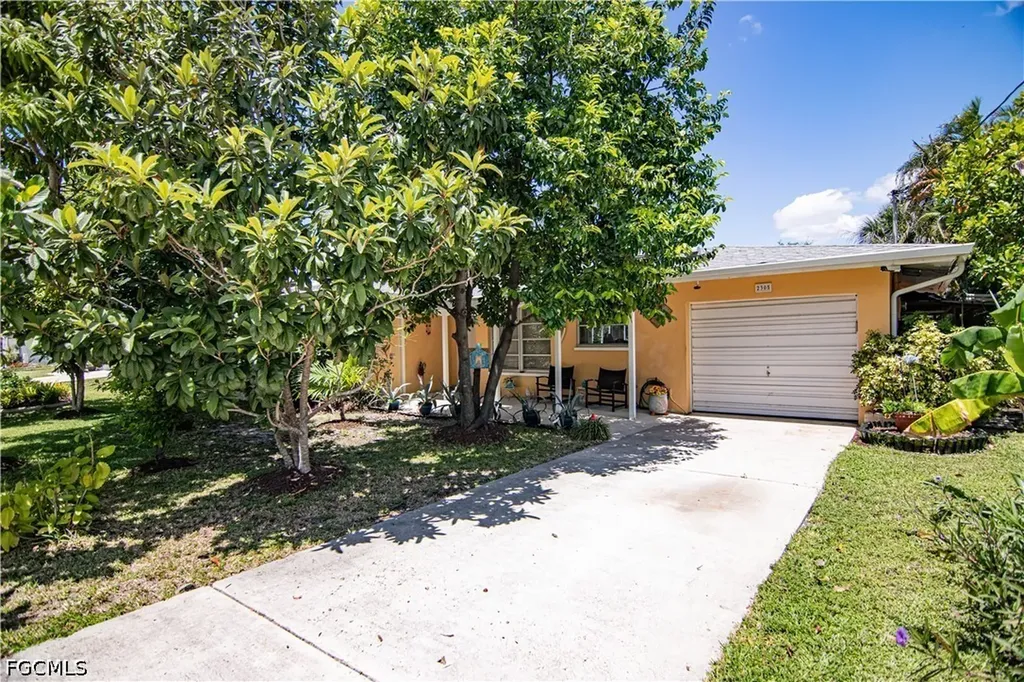 2305 SE 16th Street Cape Coral FL 33990