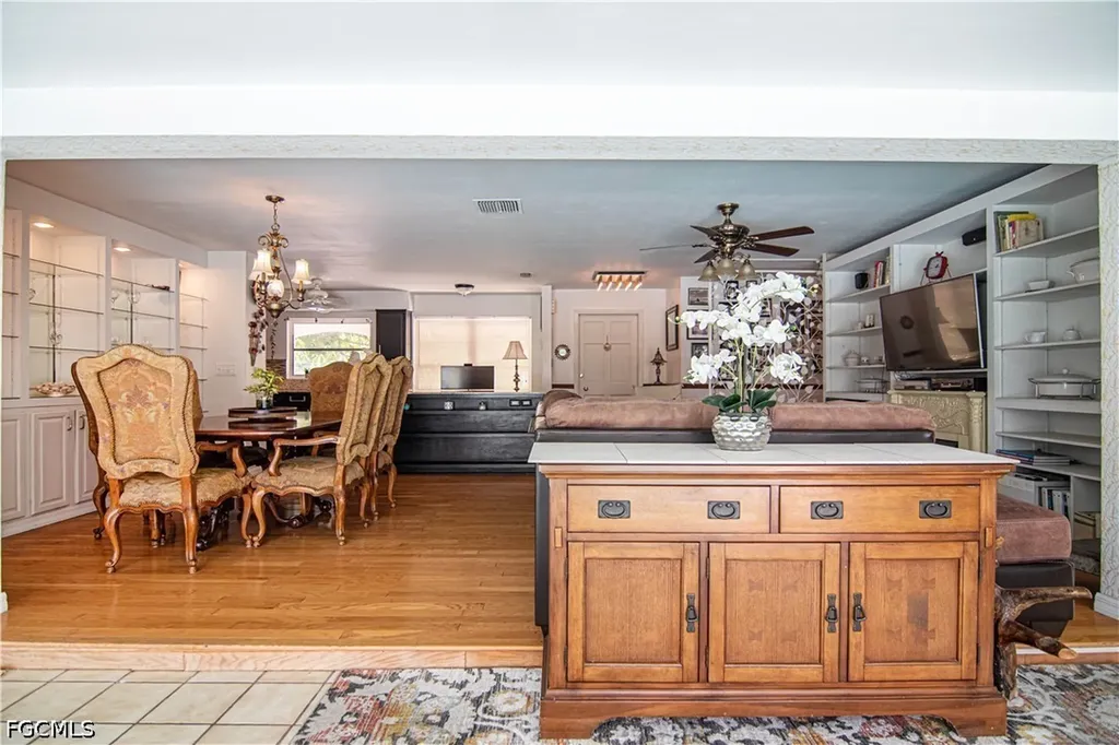 2305 SE 16th Street Cape Coral FL 33990