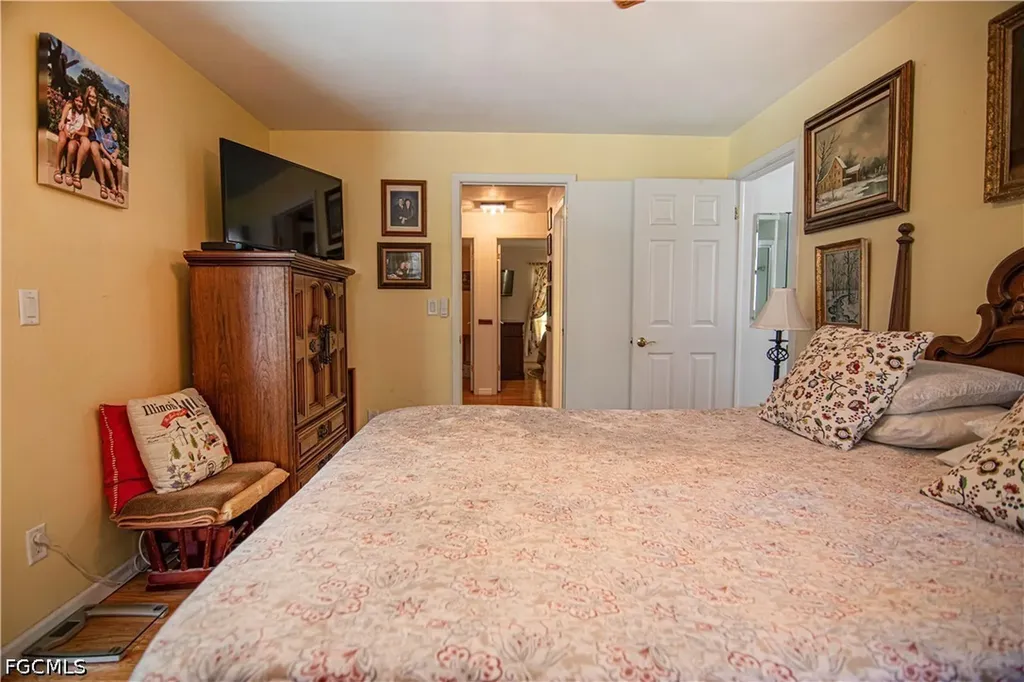 2305 SE 16th Street Cape Coral FL 33990