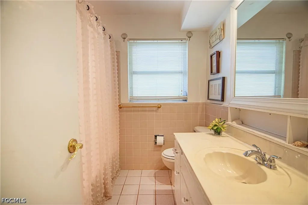 2305 SE 16th Street Cape Coral FL 33990