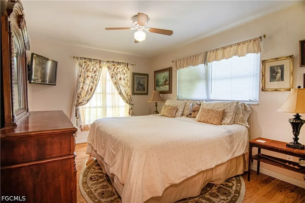 2305 SE 16th Street Cape Coral FL 33990