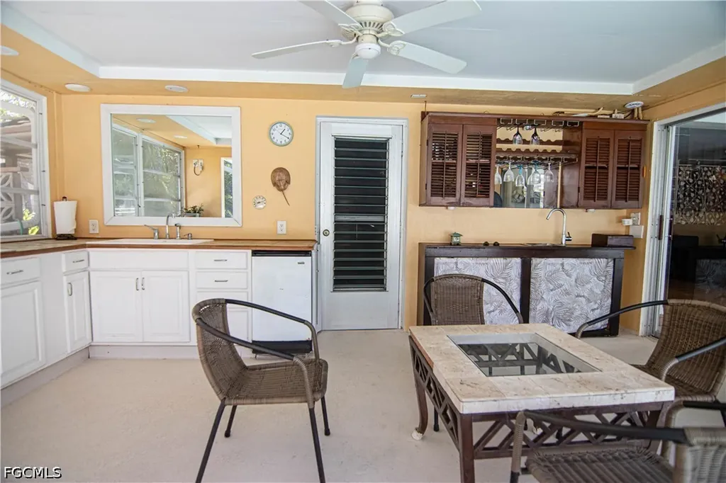 2305 SE 16th Street Cape Coral FL 33990