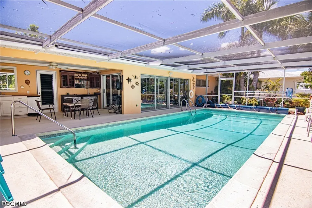 2305 SE 16th Street Cape Coral FL 33990