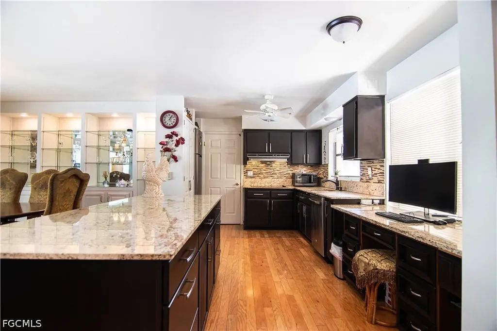 2305 SE 16th Street Cape Coral FL 33990