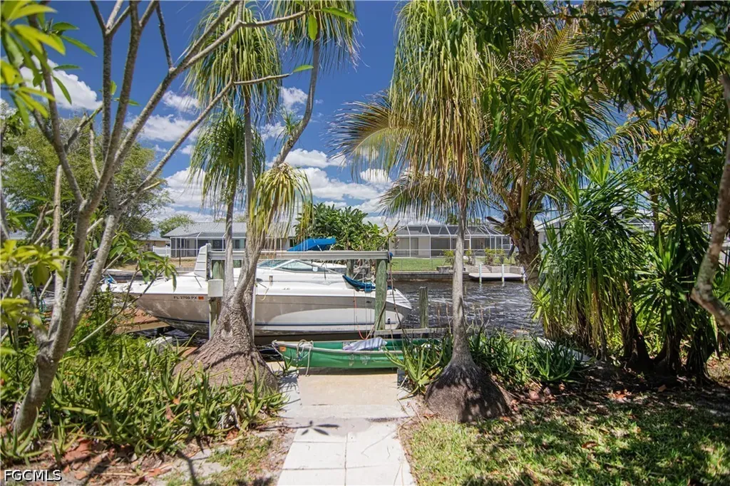 2305 SE 16th Street Cape Coral FL 33990