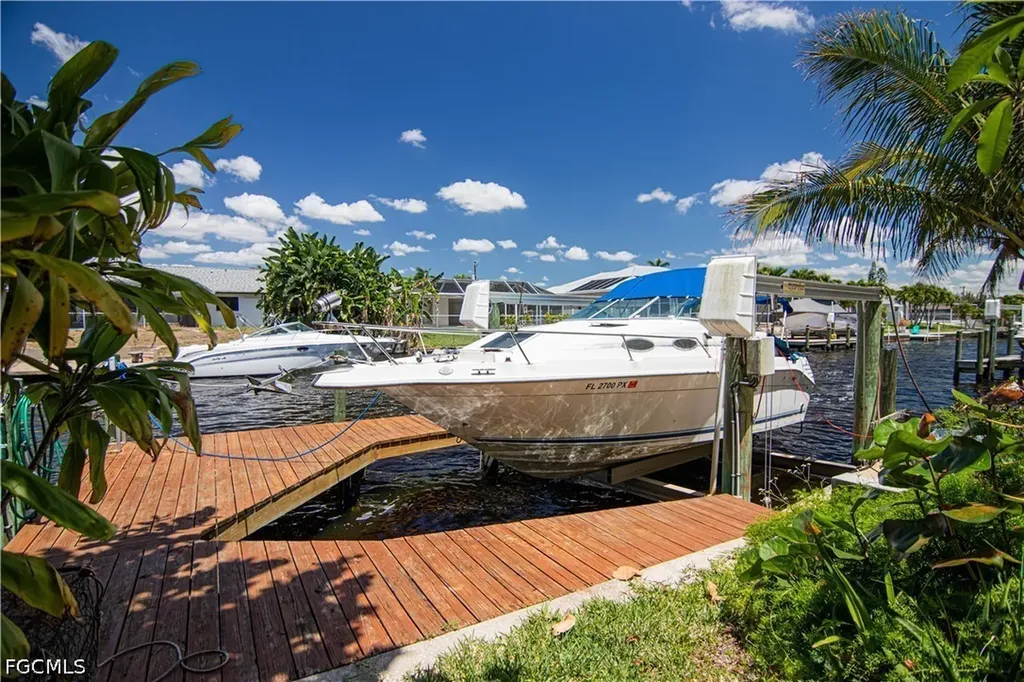 2305 SE 16th Street Cape Coral FL 33990