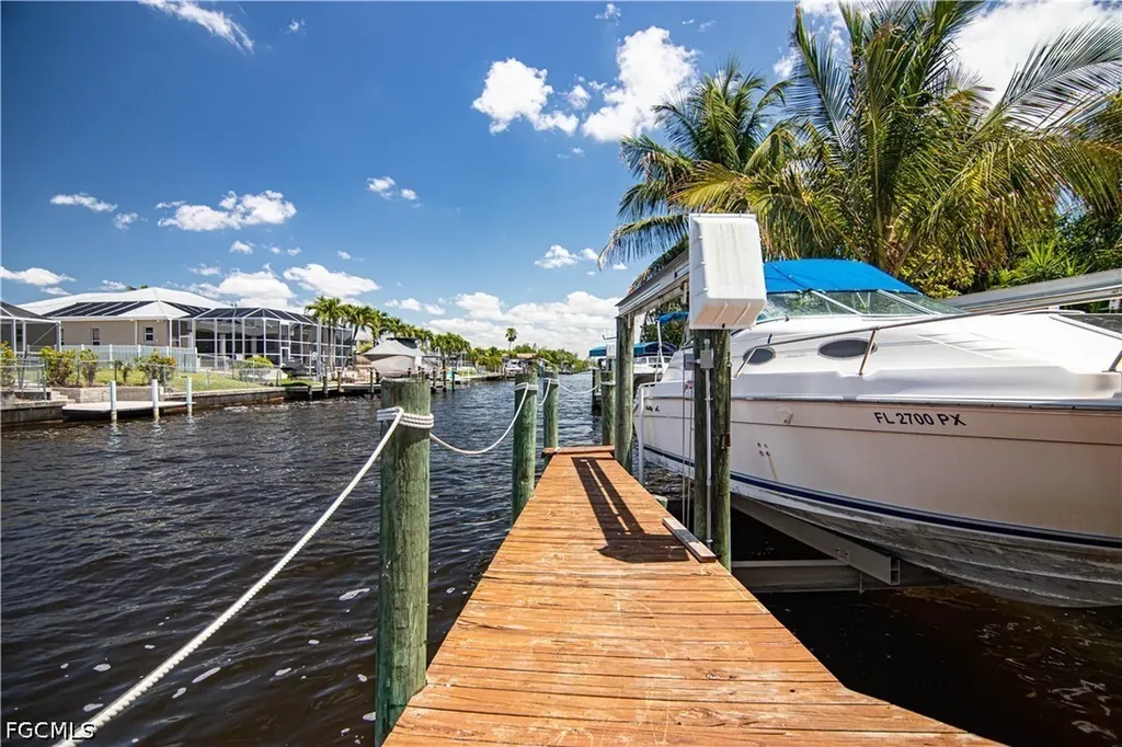 2305 SE 16th Street Cape Coral FL 33990