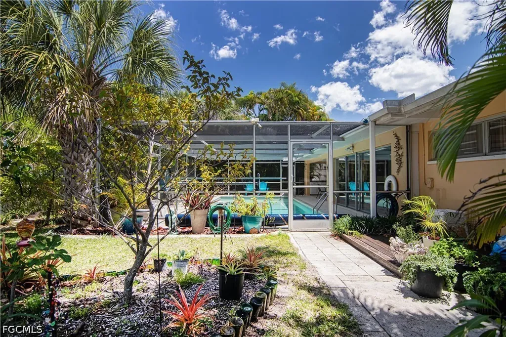 2305 SE 16th Street Cape Coral FL 33990