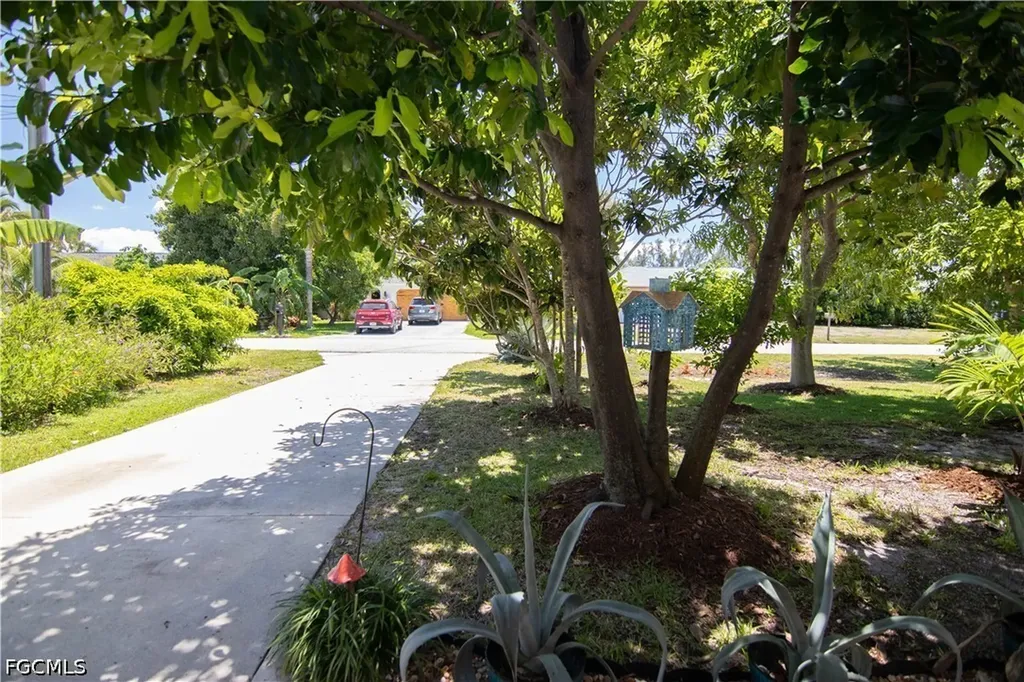 2305 SE 16th Street Cape Coral FL 33990