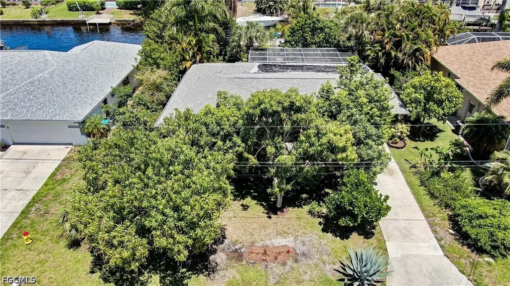 2305 SE 16th Street Cape Coral FL 33990