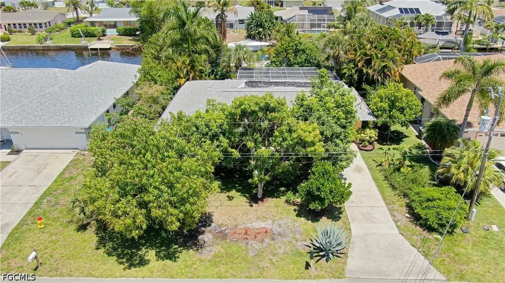 2305 SE 16th Street Cape Coral FL 33990