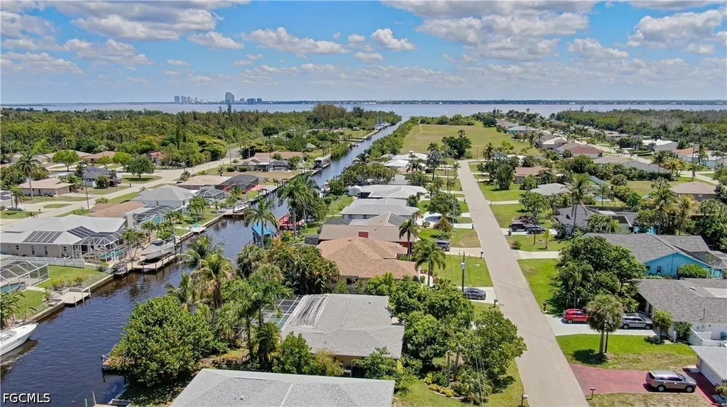 2305 SE 16th Street Cape Coral FL 33990