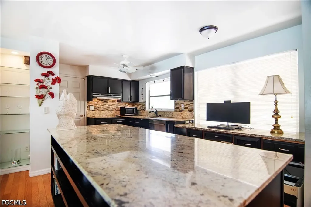 2305 SE 16th Street Cape Coral FL 33990