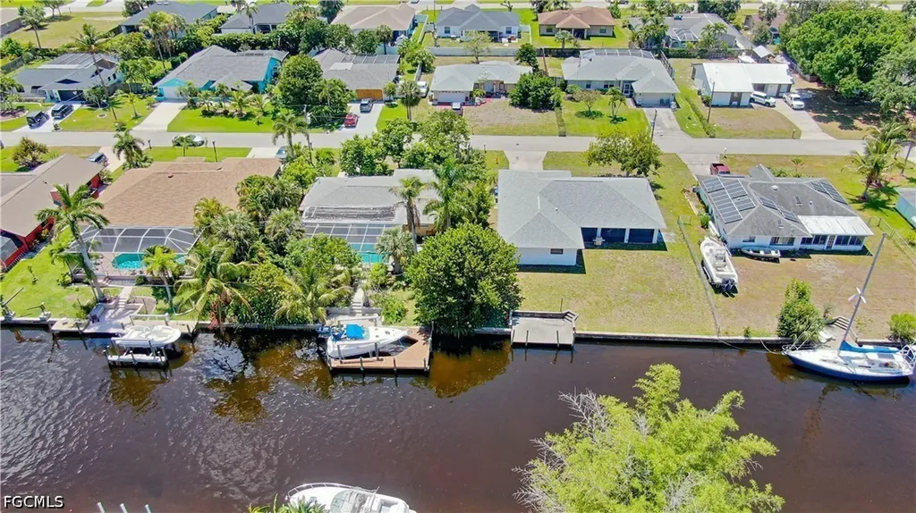 2305 SE 16th Street Cape Coral FL 33990