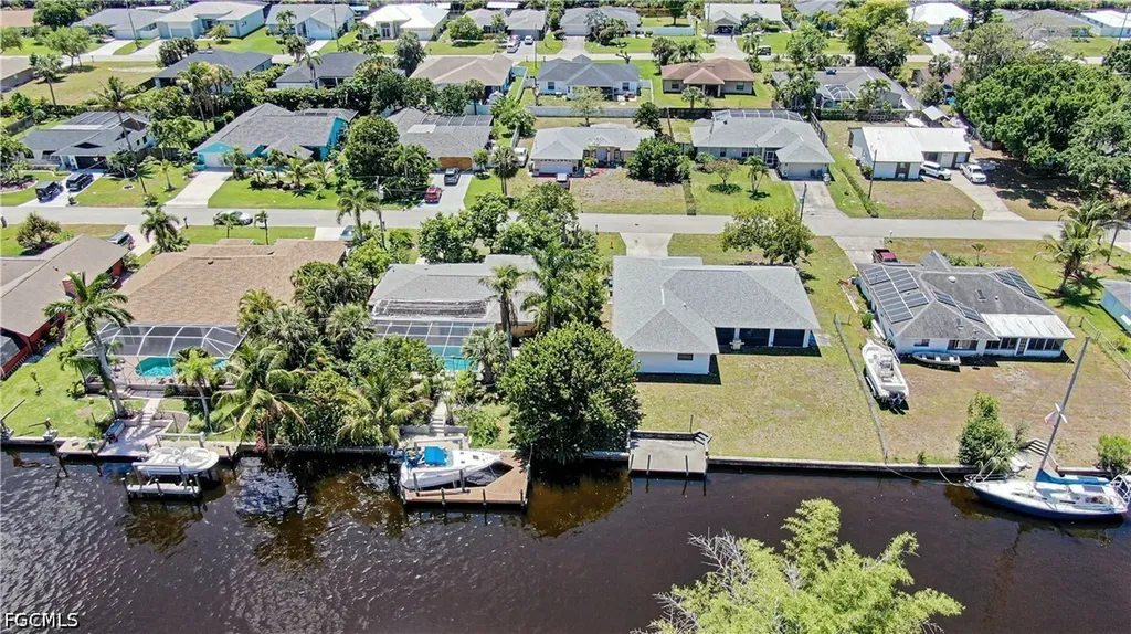 2305 SE 16th Street Cape Coral FL 33990