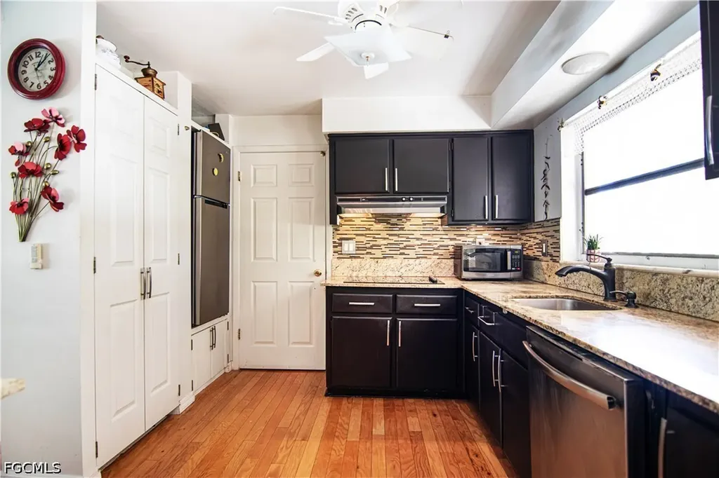 2305 SE 16th Street Cape Coral FL 33990