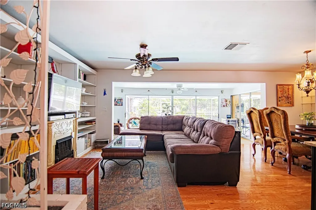2305 SE 16th Street Cape Coral FL 33990
