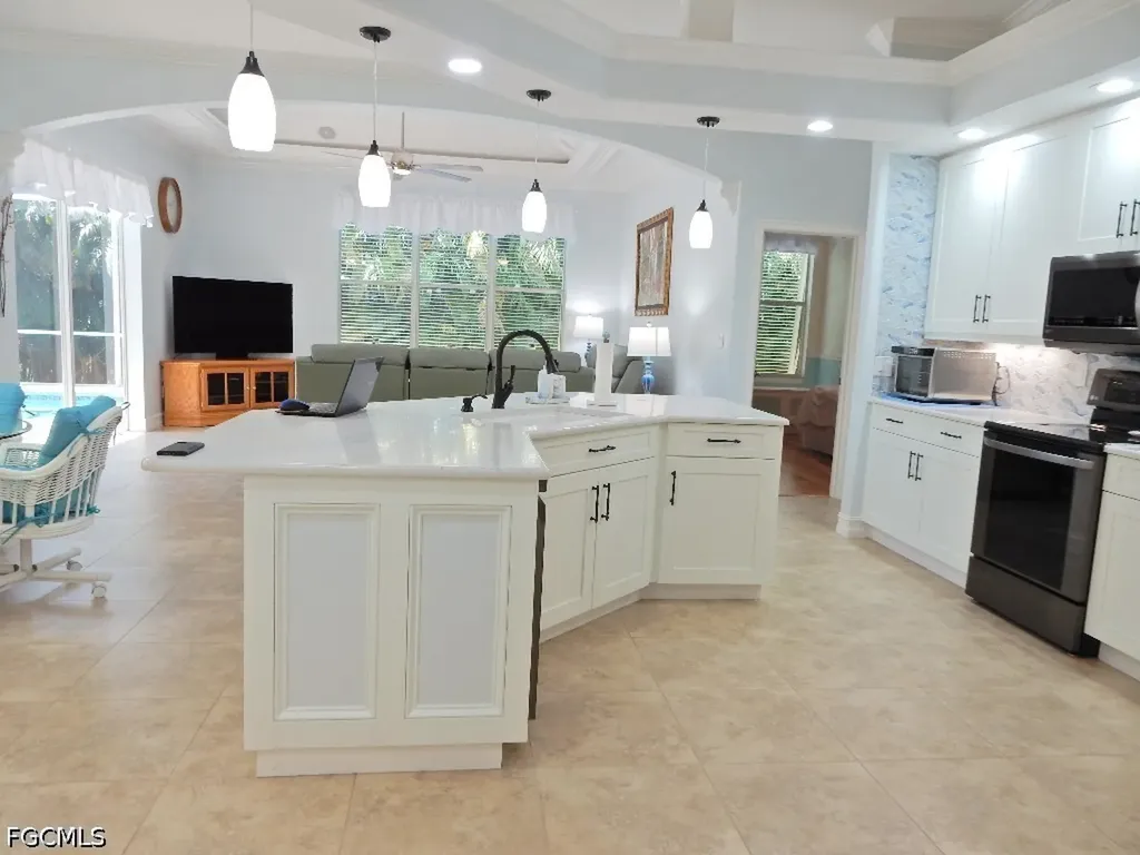 5302 SW 27th Place Cape Coral FL 33914