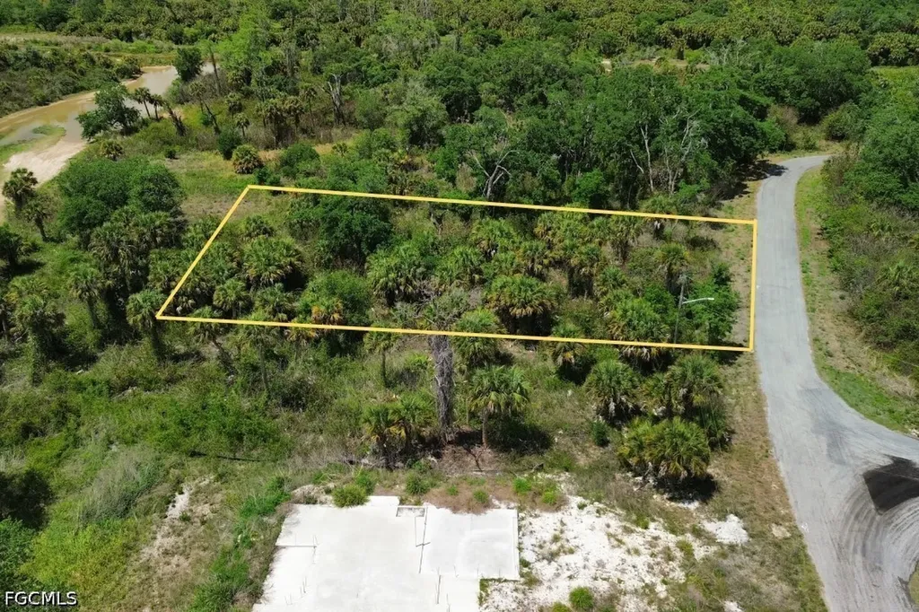 1955 Walcott Loop Lehigh Acres FL 33972