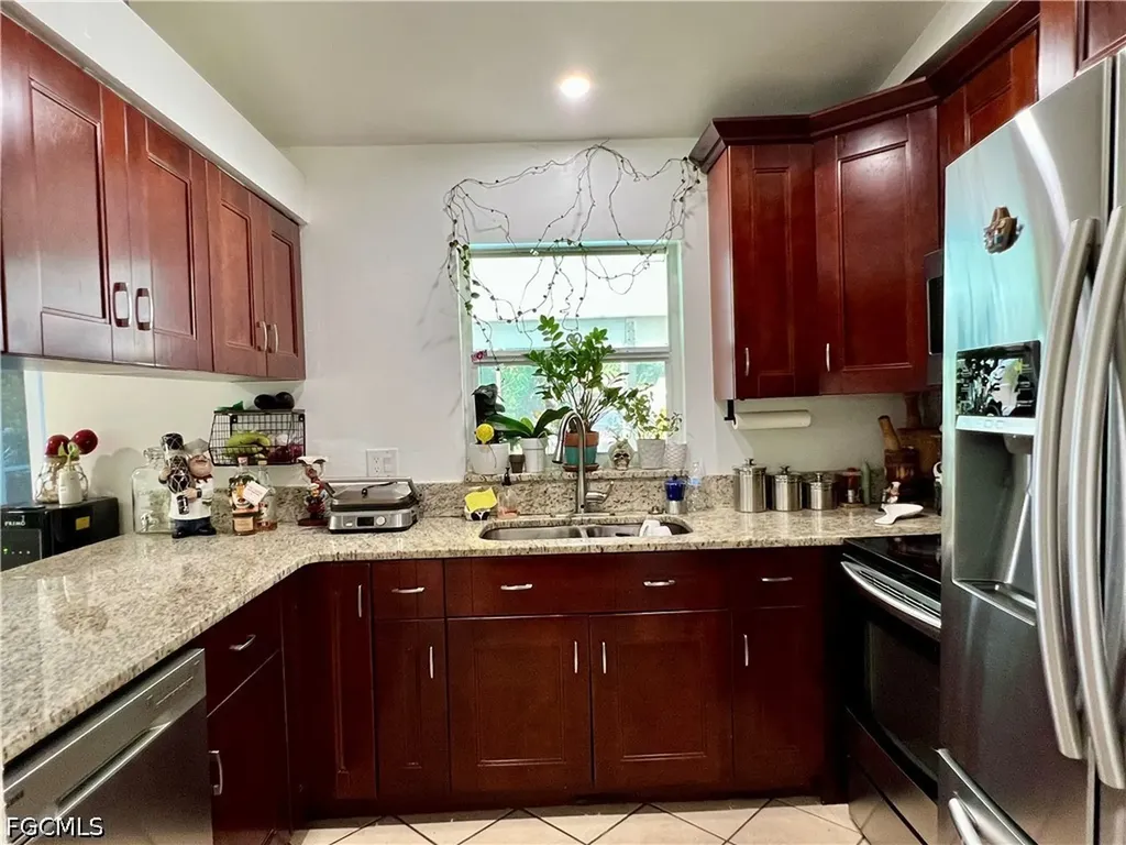 702 SW 25th Street Cape Coral FL 33914