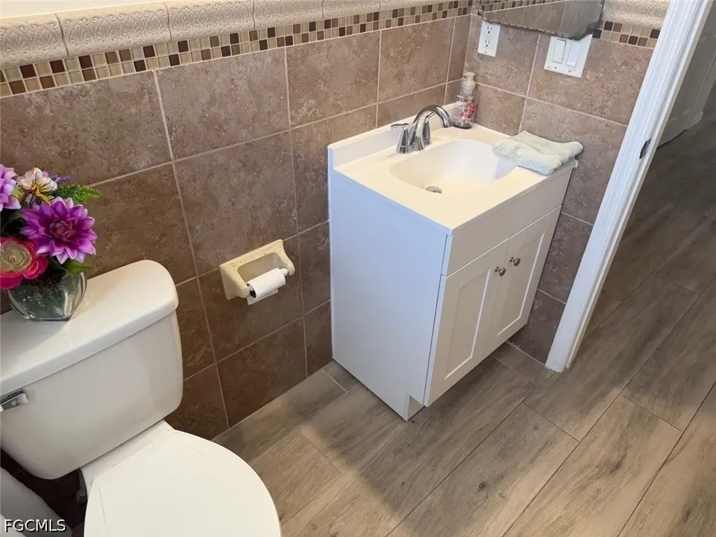 1825 SE 12th Terrace Cape Coral FL 33990