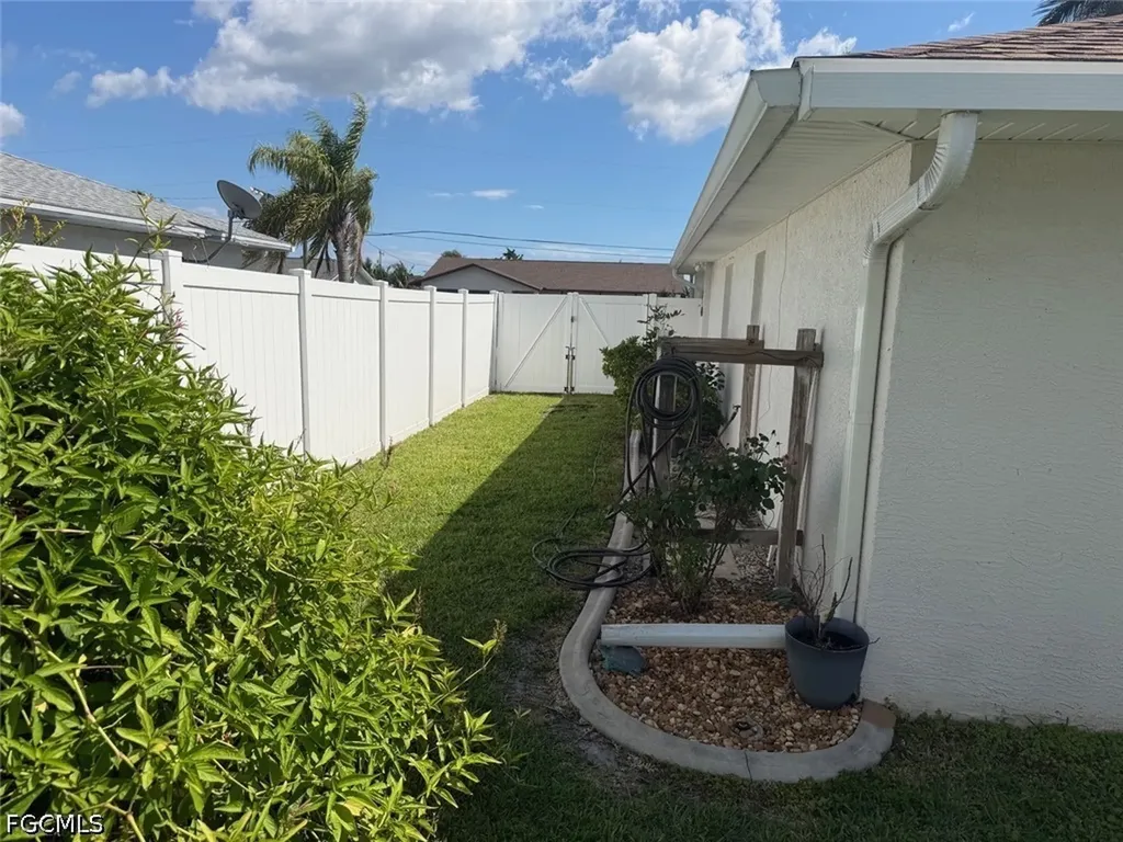 1825 SE 12th Terrace Cape Coral FL 33990