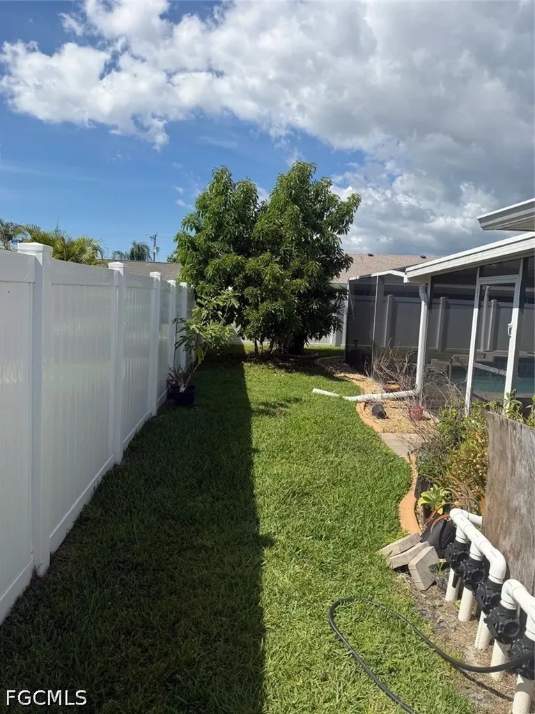 1825 SE 12th Terrace Cape Coral FL 33990