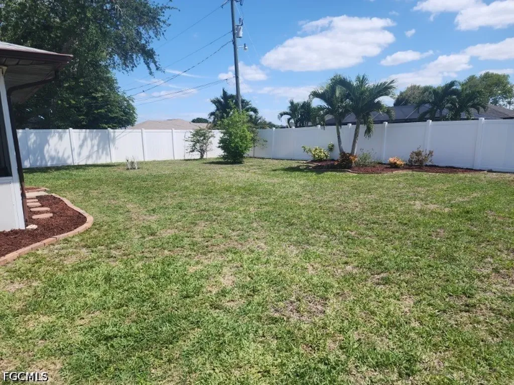 2102 SE 8th Terrace Cape Coral FL 33990