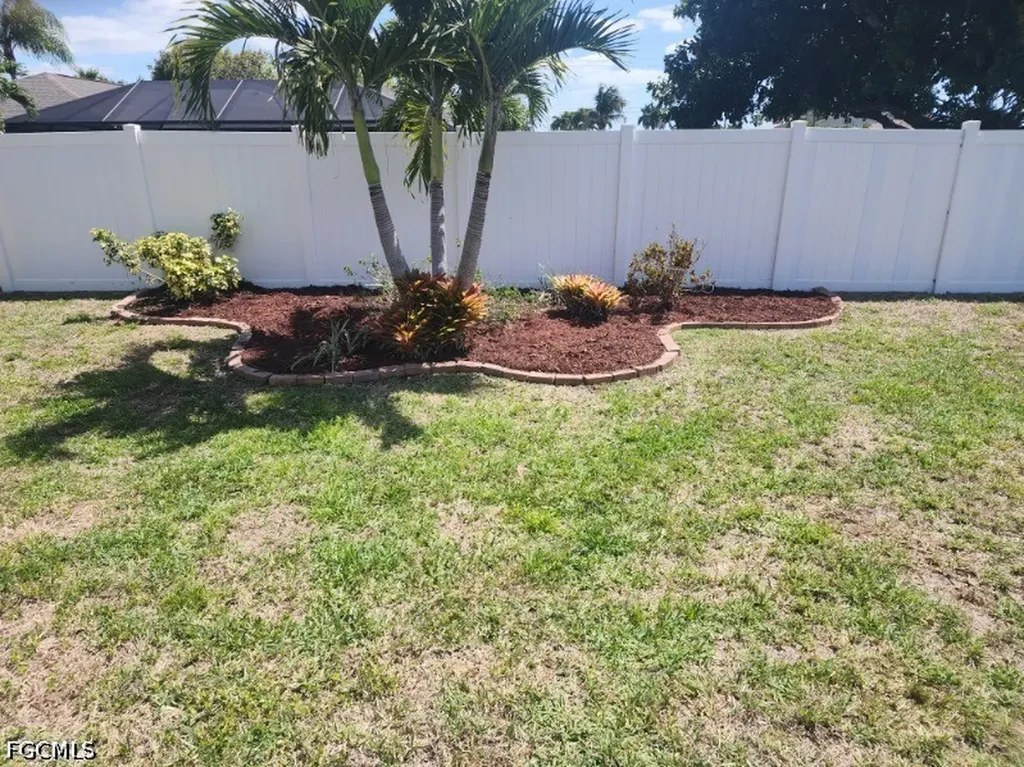 2102 SE 8th Terrace Cape Coral FL 33990