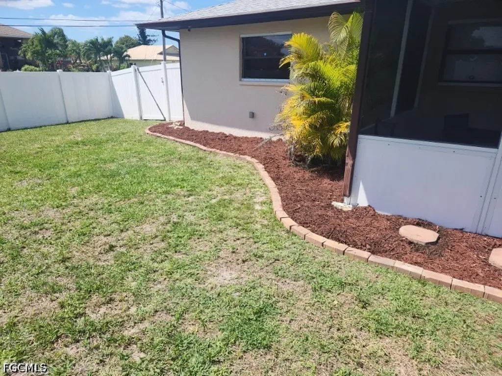 2102 SE 8th Terrace Cape Coral FL 33990