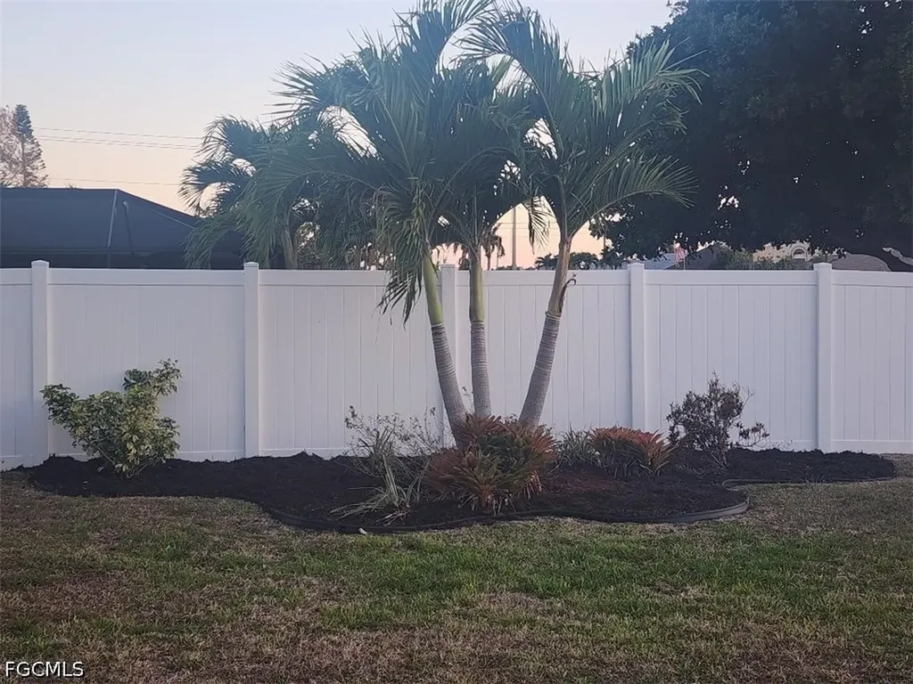 2102 SE 8th Terrace Cape Coral FL 33990