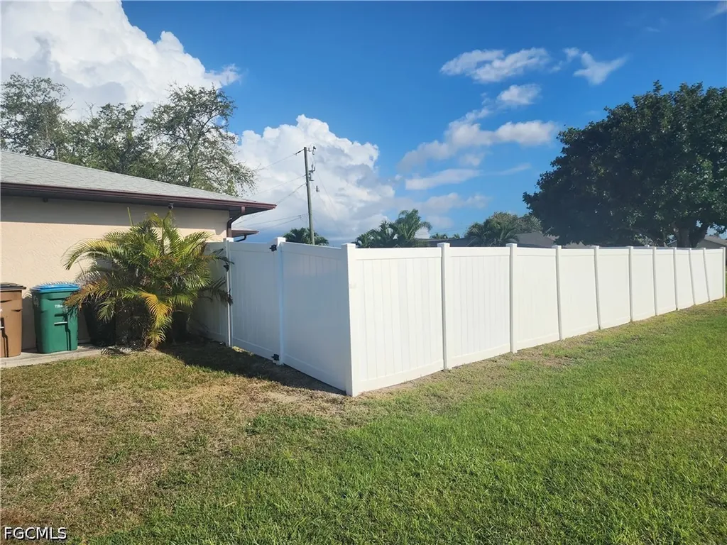 2102 SE 8th Terrace Cape Coral FL 33990